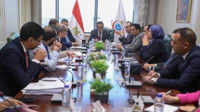 وزير الصحة يتابع ضوابط صرف الأجهزة التعويضية ضمن منظومة التأمين الصحي الشامل