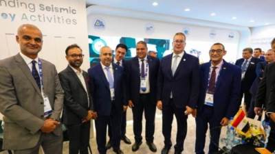 وزير البترول والثروة المعدنية يتفقد الجناح المصري في معرض أديبك