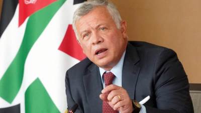 الملك عبد الله يبحث مع رئيس أركان الدفاع الهنغاري تعزيز التعاون العسكري