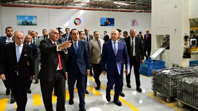  رئيس الوزراء يقوم بجولة تفقدية بمصنع المنصور لتصنيع فلاتر المركبات والفلاتر الصناعية