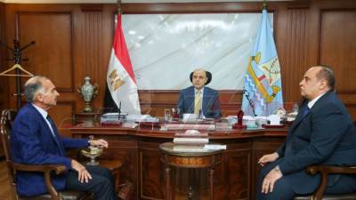 محافظ كفر الشيخ يناقش مشروعات التوسع والتطوير لتحسين خدمات المياه