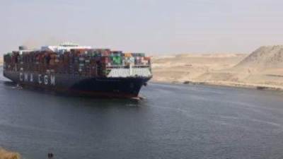 "قناة السويس" تشهد عبور أكبر سفينة حاويات منذ عامين