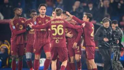 روما يعتلي صدارة الدوري الإيطالي بفوزه الثمين على أودينيزي 2-0