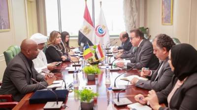 وزير الصحة يبحث مع نظيره التشادي تعزيز التعاون الصحي بين البلدين