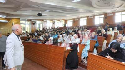 رئيس جامعة كفر الشيخ يتفقد سير العملية التعليمية بالجامعة الأهلية