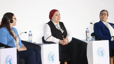  "رئيسة الطفولة والأمومة" في جلسة بمؤتمر السكان لـ"دعم اتحادات الطلاب والأنشطة اللاصفية"