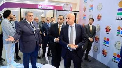 وزير التربية والتعليم يتفقد جناح "مدرستنا" في معرض "Cairo ICT"