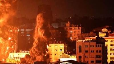 غارات إسرائيلية على غزة وعمليات نسف للمباني