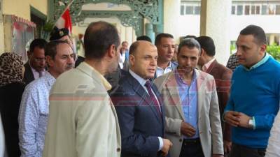 محافظ كفر الشيخ يتفقد تجهيز اللجان الانتخابية 