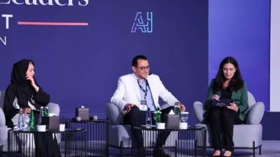 د. عمرو حسن يناقش دور صحة المرأة في تطور التنمية البشرية