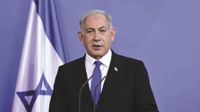 نتنياهو يدرس إقالة وزير الحرب وتعيين ساعر لاحتواء الأزمة العسكرية