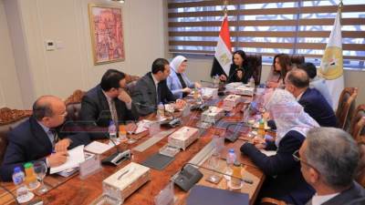 وزيرتا التنمية المحلية والتضامن تبحثان دعم جهود الهلال الأحمر المصري وبعض الملفات 