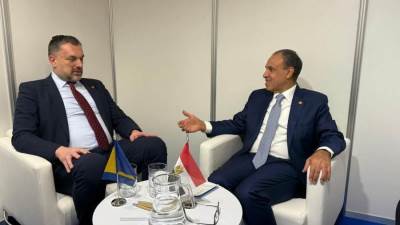  وزير الخارجية يبحث تعزيز العلاقات الثنائية مع نظيره في "البوسنة والهرسك"