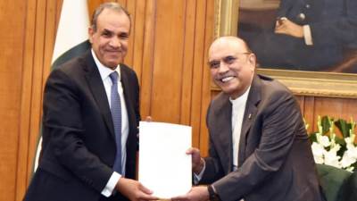 "عبدالعاطي" يسلم رسالة خطية من الرئيس السيسى إلى رئيس باكستان