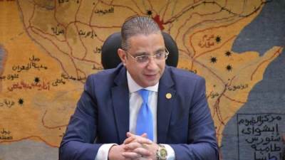 محافظ الفيوم يتابع أعمال لجان التصويت أمام الناخبين