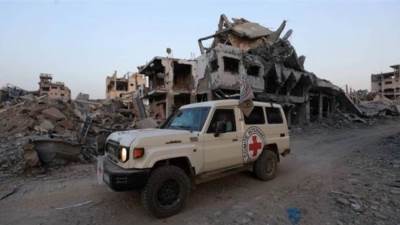 "حماس" و"الجهاد" تسلمان جثة محتجز إسرائيلي إلى اللجنة الدولية للصليب الأحمر