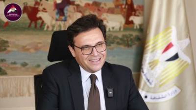 وزير الثقافة يتسلّم تقريرًا حول التعاون الثقافي مع متاحف قطر