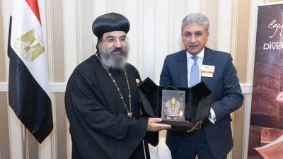 وزير السياحة والآثار يلتقي بالأسقف العام للكنيسة القبطية خلال زيارته لأمريكا
