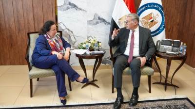 الحكومة تجري مباحثات مع البنك الأوروبي لتعزيز التمويل والاستثمار في قطاعي البترول والتعدين