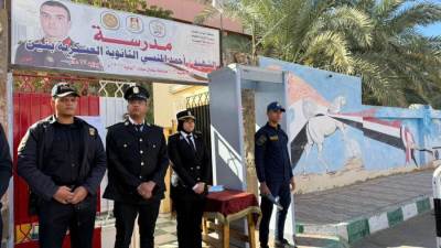 انتظام التصويت في مدرسة الشهيد أحمد المنسي بمركز الداخلة في اليوم الثاني لانتخابات الدوائر الملغاة