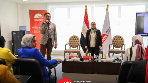 "مشاركة واسعة في حلقة نقاشية بالأكاديمية الوطنية للتدريب حول الذكاء الاصطناعي والتعليم"