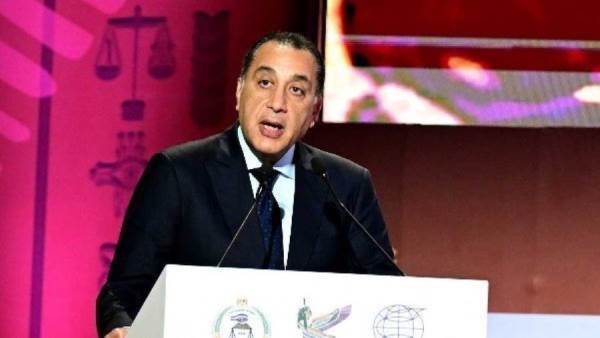  رئيس الوزراء يغادر إلى قطر للمشاركة في القمتين العالميتين للتنمية ومكافحة الفقر 