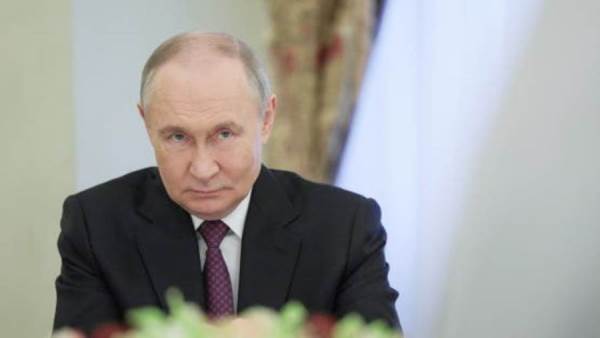 عاجل.. بوتين يوافق على حظر بيع السجائر الإلكترونية في روسيا