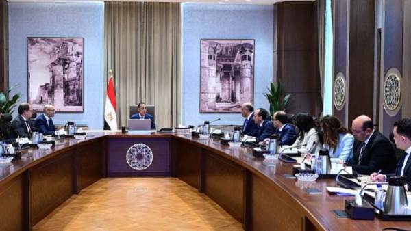 رئيس الوزراء يلتقي سكرتير عام المحكمة الدائمة للتحكيم