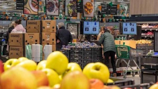 أكبر سلسلة متاجر في فنلندا توقف نهائيًا بيع البضائع الإسرائيلية