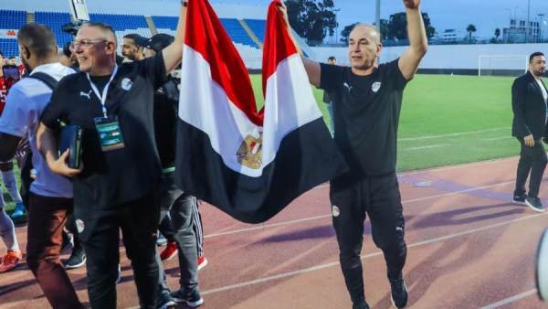 عبدالهادي يكشف مفاجأة عن عقد حسام حسن وحقيقة ترشيح كيروش لقيادة المنتخب