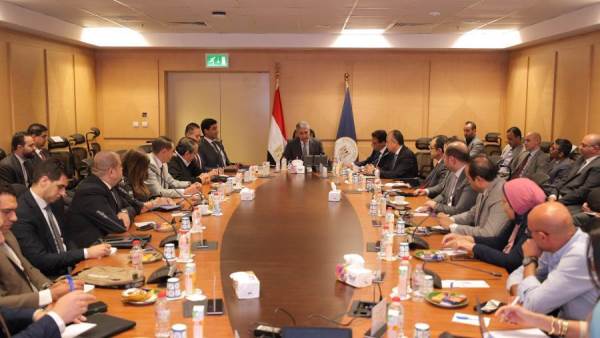 وزير السياحة والاثار يتابع المنظومة الجديدة للتاشيرات السياحية