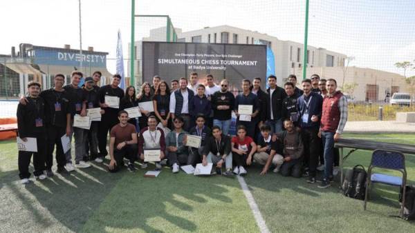 عبدالرحمن سامح بطل العالم في الشطرنج و40 لاعبًا في آنٍ واحد