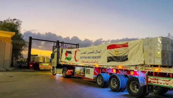 الهلال الأحمر: قافلة زاد العزة الـ84 تحمل أطنانا من المساعدات للفلسطينيين