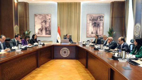 رئيس الوزراء يستعرض الهيكل التنظيمي لوحدة إعادة هيكلة الشركات المملوكة للدولة