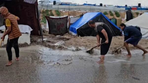 "اليونيسف" تحذر من تفشي الأمراض بين أطفال غزة