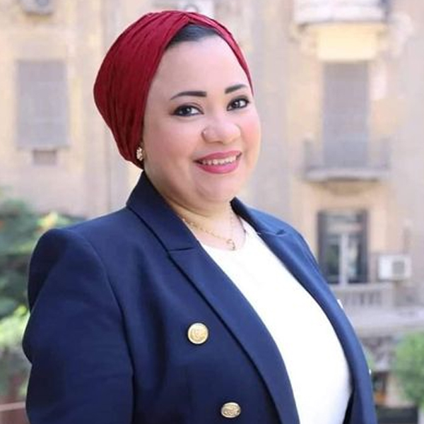 الناقدة فايزة هنداوي مديرة لبرنامج الندوات بمهرجان بورسعيد السينمائي الدولي